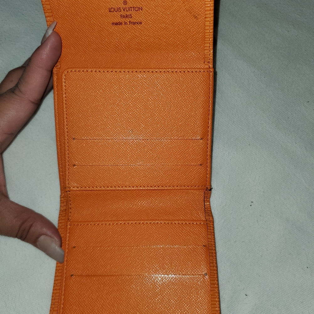 💥💥💥SOLD💥💥💥Louis Vuitton Epi Compact Wallet